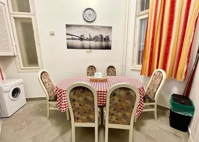 Bank5 Central Apartment
